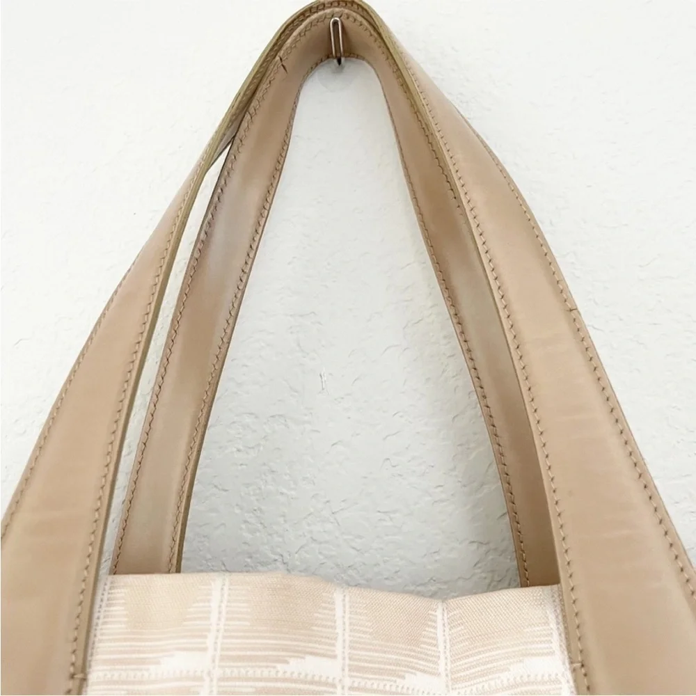 AUTHENTIC Chanel Vintage Ligne Travel Tote in nude​​​​​​​​​​